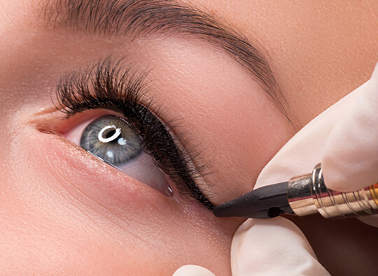 Klasszikus szemhéj kontúr, tusvonal, vékony tusvonal, extra vastag tusvonal, szemhéjtetoválás, természetes sminkelt hatás, sminktetoválás, Szigethalom, 3D Szempilla Stúdió