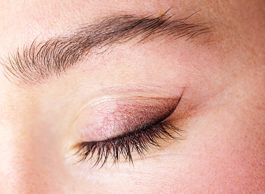 Szemhéjtetoválás, sminktetoválás, púderes szemhéjtetoválás, füstös, sminkelt hatás, hangsúlyos, visszafogott, Szigethalom, 3D Szempilla Stúdió